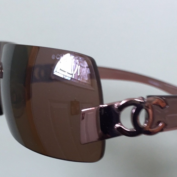 Chanel Brown Sunglasses w/ Case AUTHENTICATED main image 4